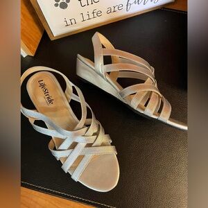 LIFE STRIDE silver shoes like new size 7w 7 wide